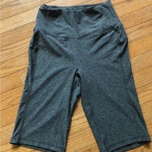 Workout spandex knee shorts EUC